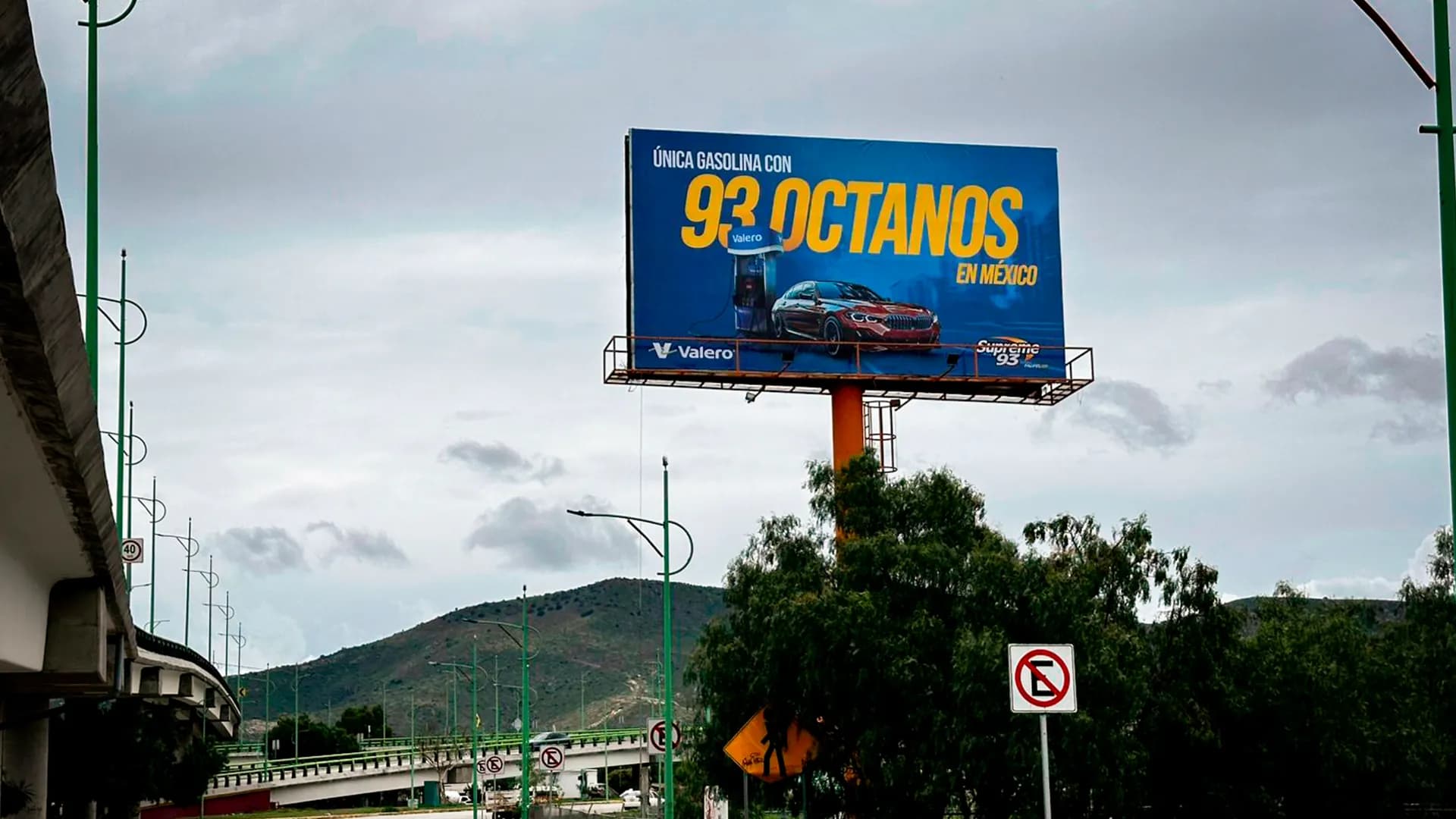 Espectacular en avenida