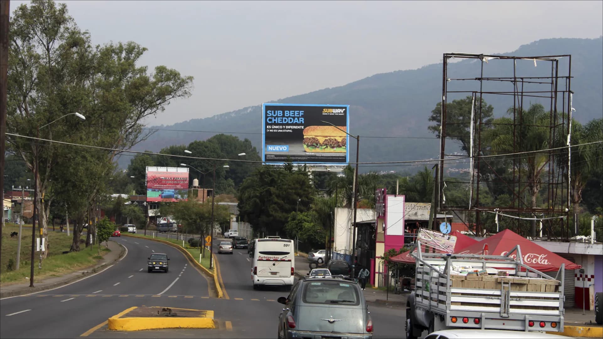 Anuncio espectacular en Uruapan