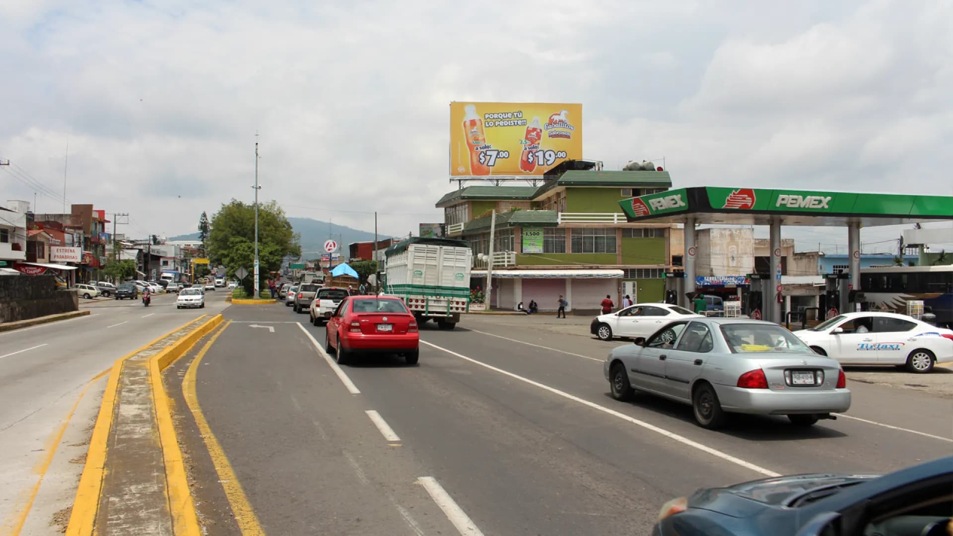 Anuncio espectacular en Uruapan