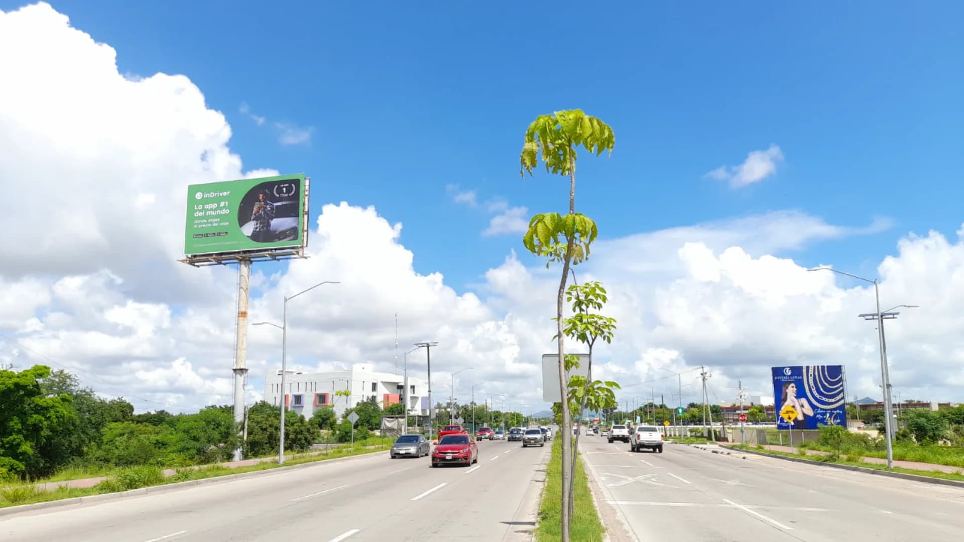 Anuncio espectacular en Culiacan