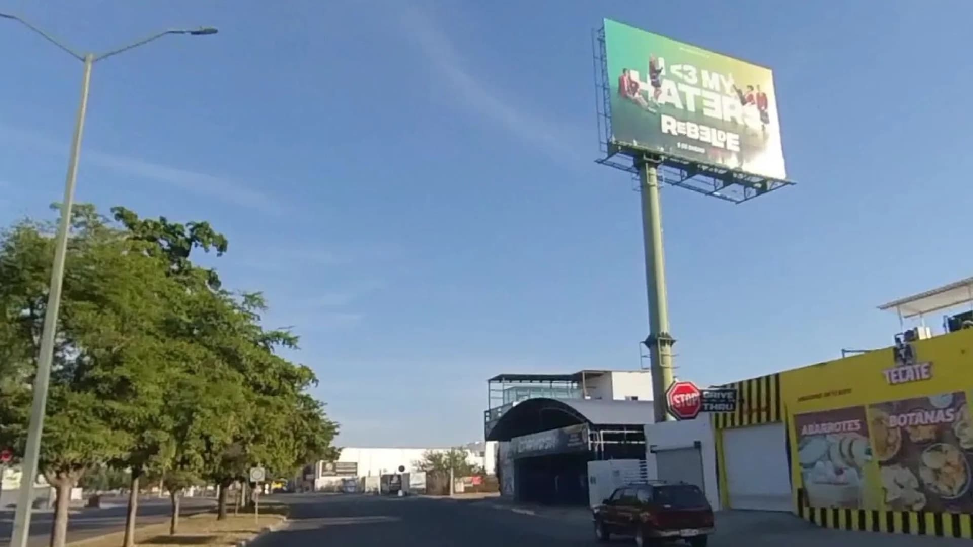 Anuncio espectacular en Culiacan