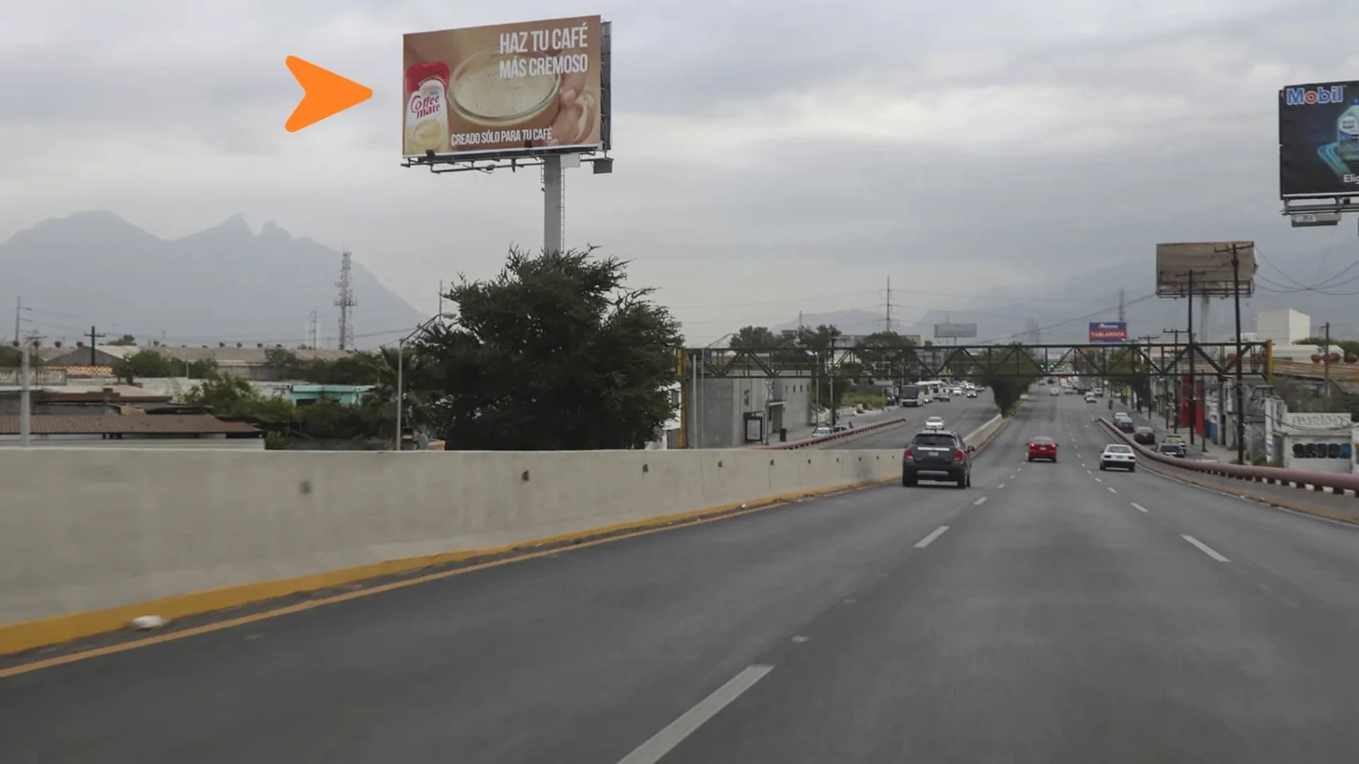 Anuncio espectacular en Monterrey
