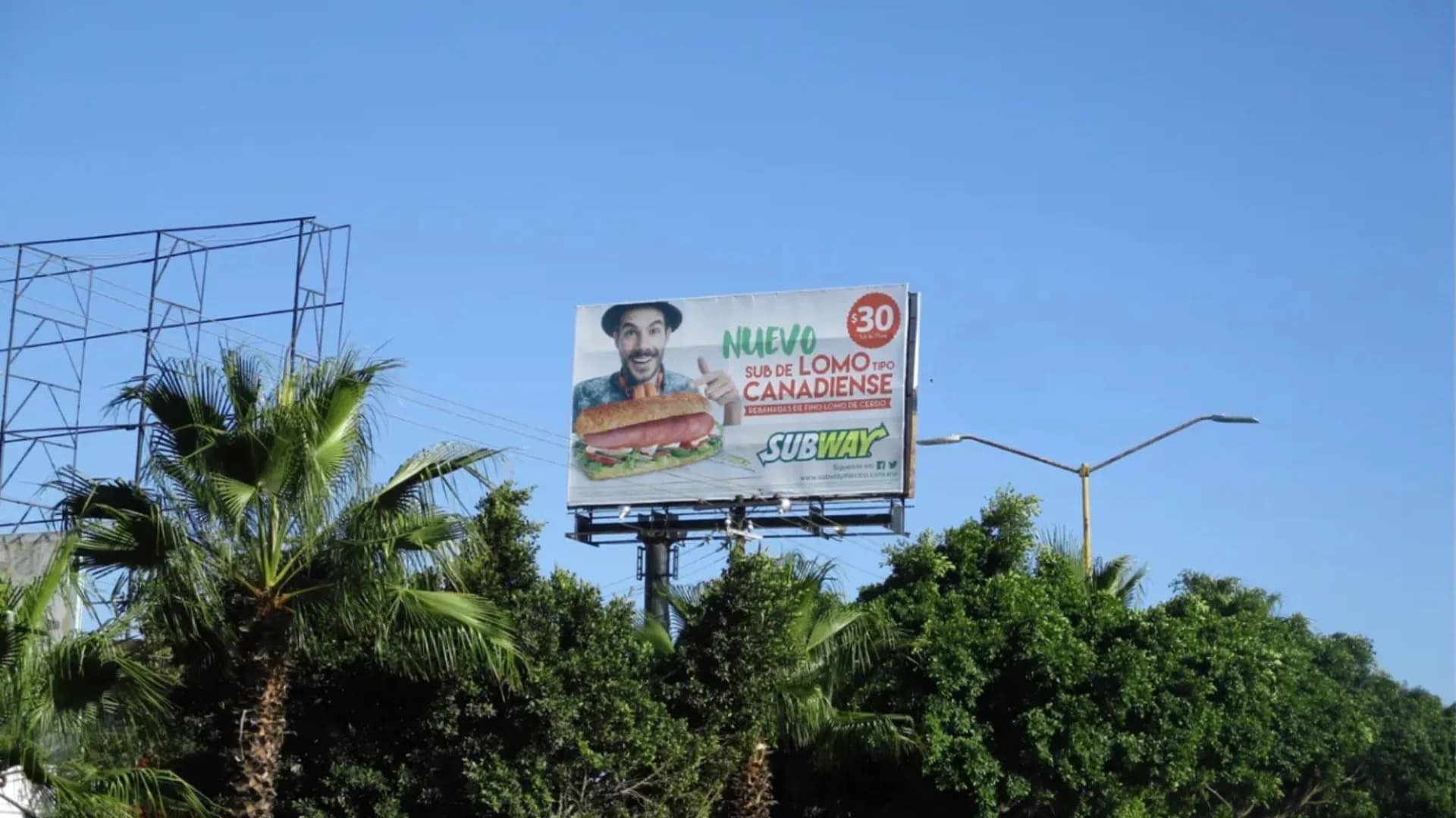 Anuncio espectacular en Tijuana