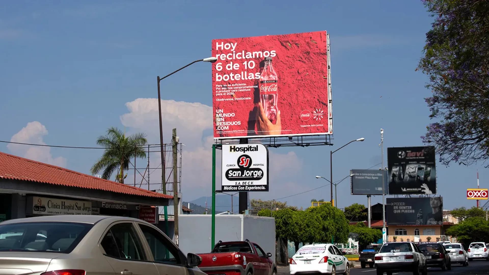 Anuncio espectacular en Uruapan