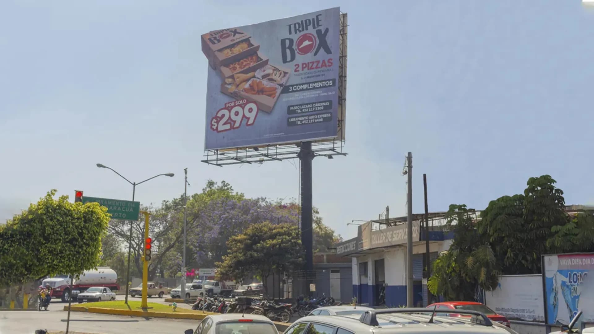 Anuncio espectacular en Uruapan
