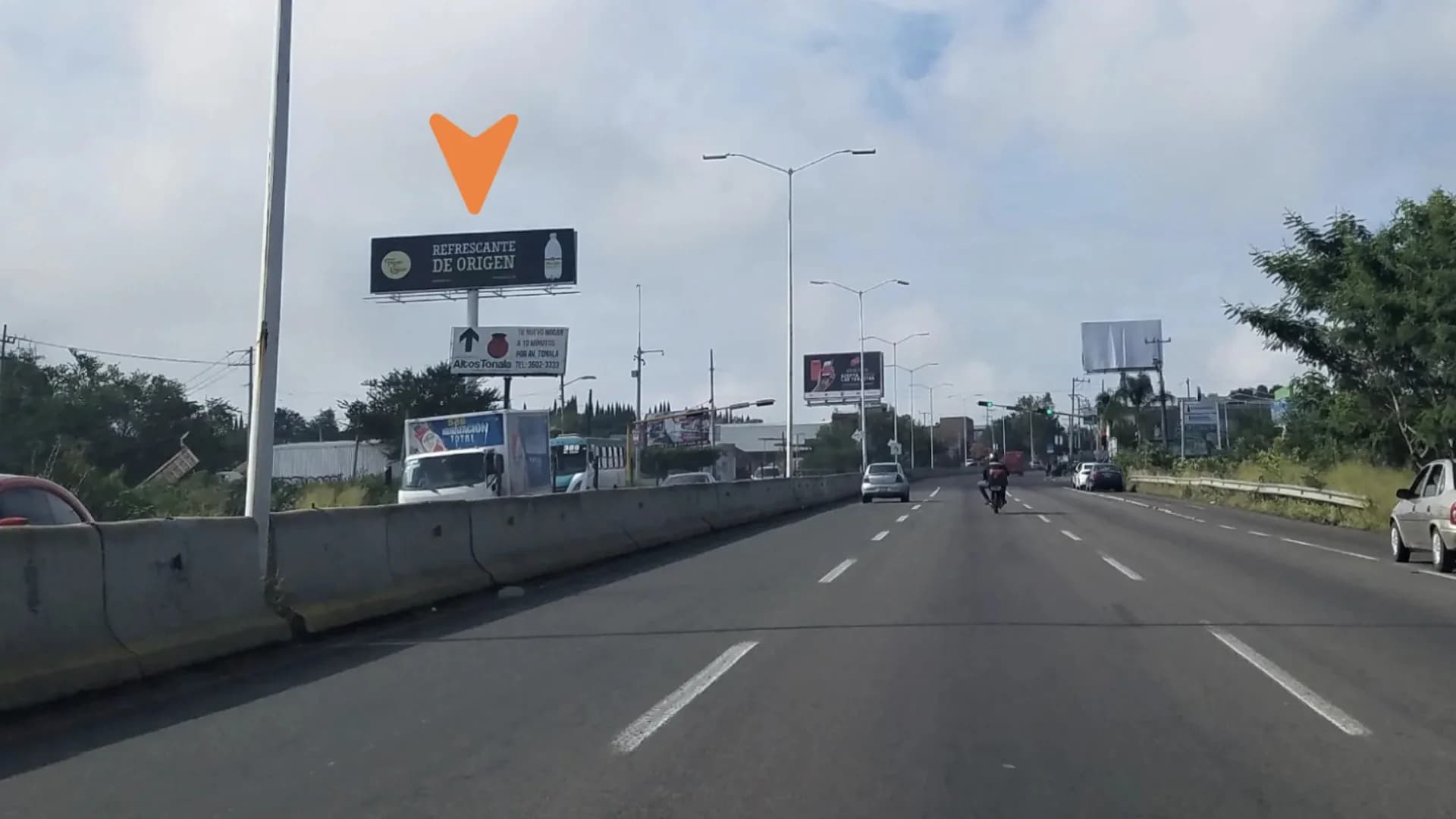 Anuncio espectacular en Tonala