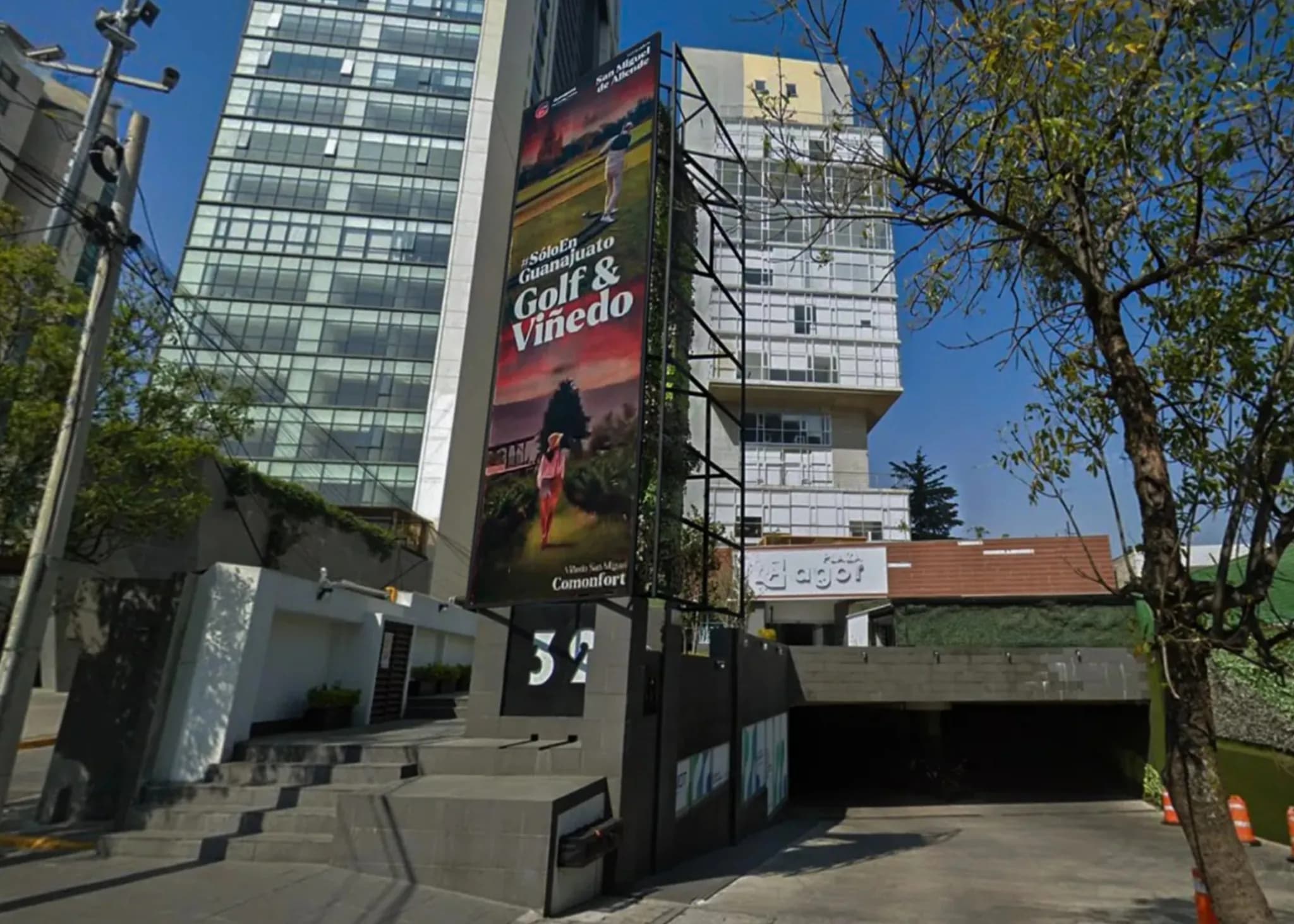 Anuncio Exterior Con Gran Impacto En Huixquilucan